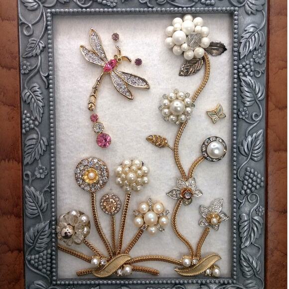 Whimsical Floral Jewelry Art Hand Crafted Vintage Pearls Gold Pink Dragonfly NEW - Picture 10 of 13